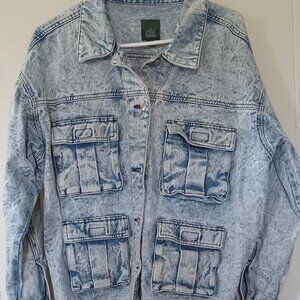 Wild Fable Heavy Denim Jacket. Velcro Pockets . Size Large.